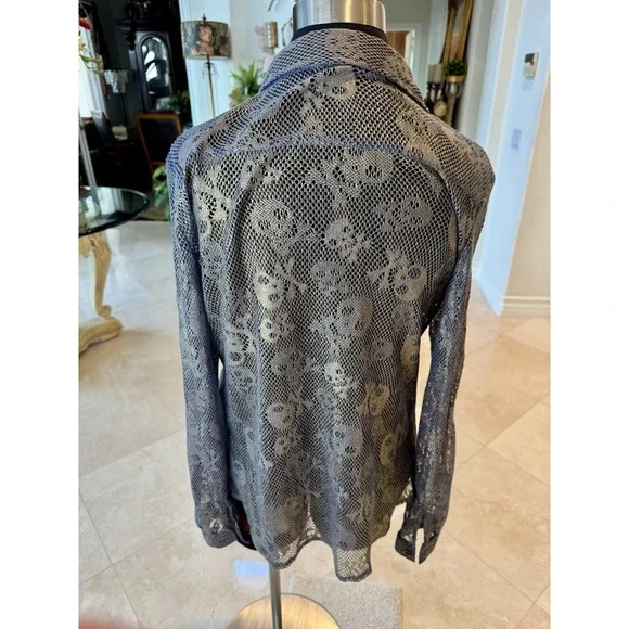 Ladies Medium Black/White Checkered‎ Skull Lace Back Button Up Collared Shirt - Picture 5 of 11